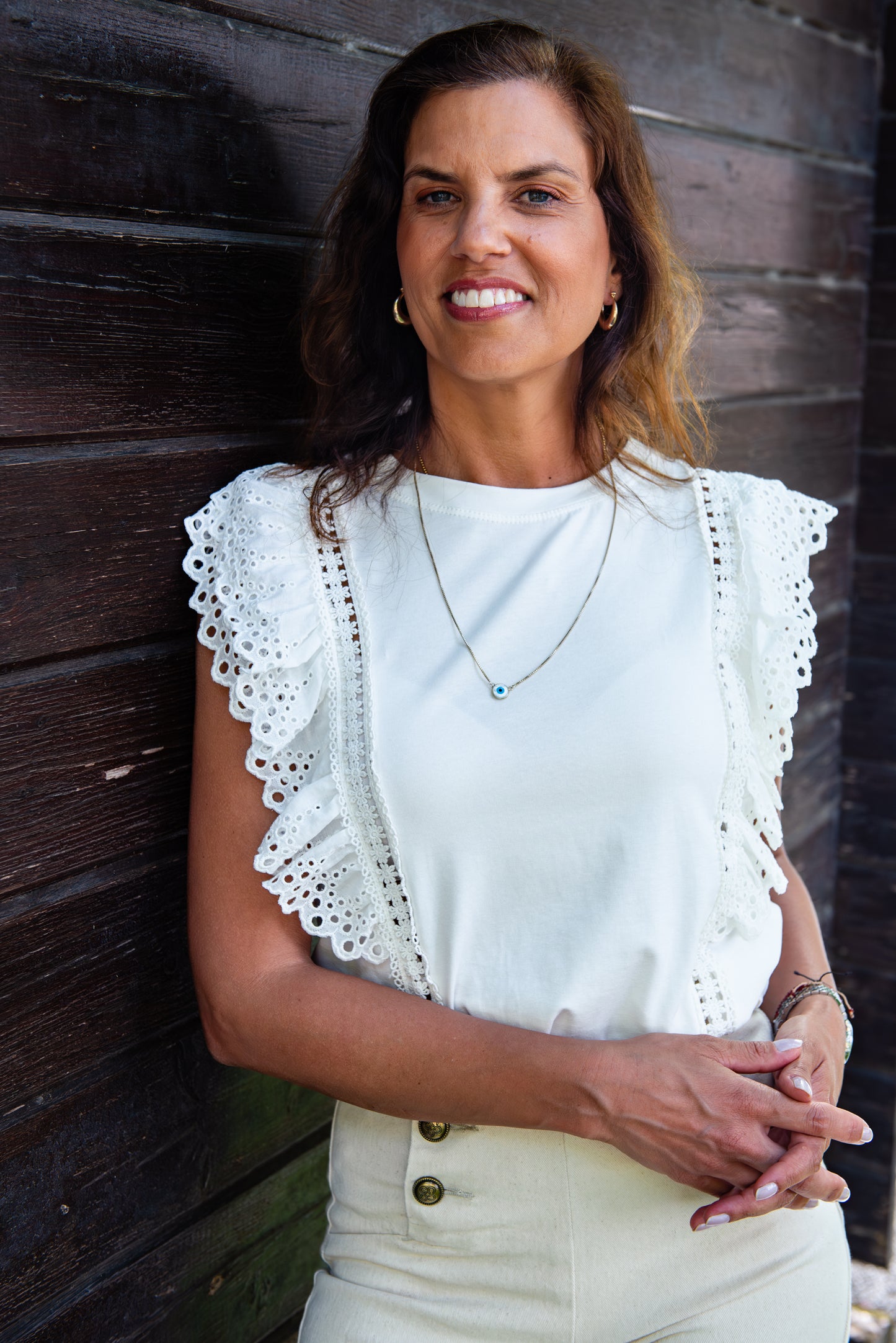 Blusa de manga curta em bordado inglês